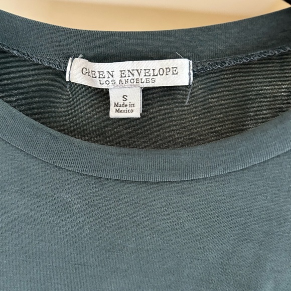 Green Envelope Scoop Neck Green Size Small Short Sleeve Top - Picture 4 of 4